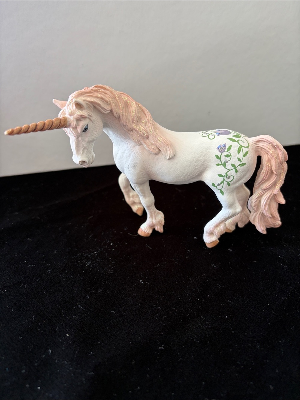Schleich White & Pink Decorative Unicorn Figurine - like new one owner